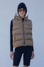 Load image into Gallery viewer, Polar Down Vest Woman