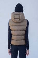 Load image into Gallery viewer, Polar Down Vest Woman
