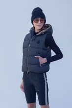 Load image into Gallery viewer, Polar Down Vest Woman