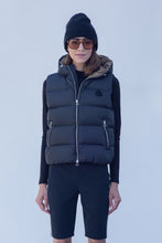 Load image into Gallery viewer, Polar Down Vest Woman