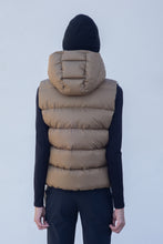 Load image into Gallery viewer, Polar Down Vest Woman
